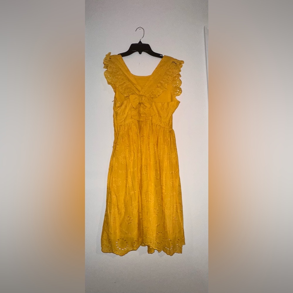 Casual yellow sun dress.